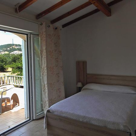 Motel Le Vieux Moulin เอลเลอรูซ ภายนอก รูปภาพ