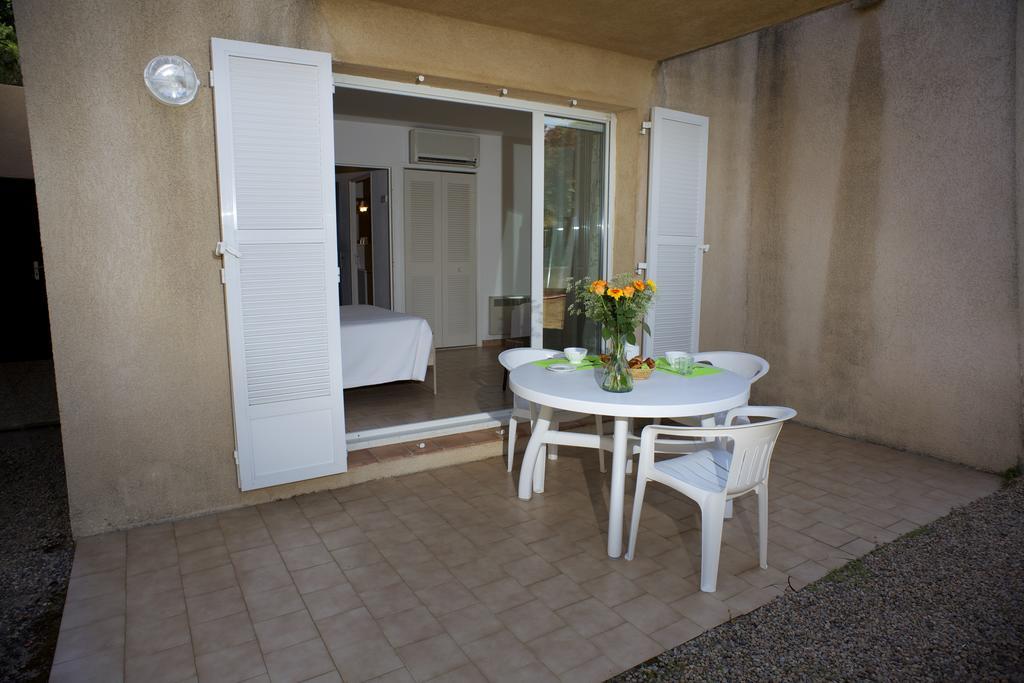 Motel Le Vieux Moulin เอลเลอรูซ ภายนอก รูปภาพ