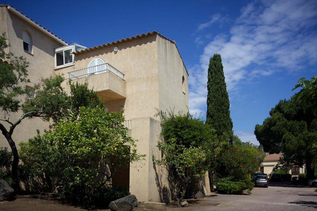 Motel Le Vieux Moulin เอลเลอรูซ ภายนอก รูปภาพ
