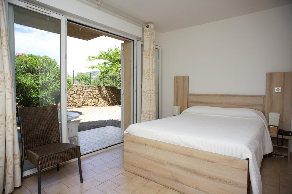 Motel Le Vieux Moulin เอลเลอรูซ ภายนอก รูปภาพ