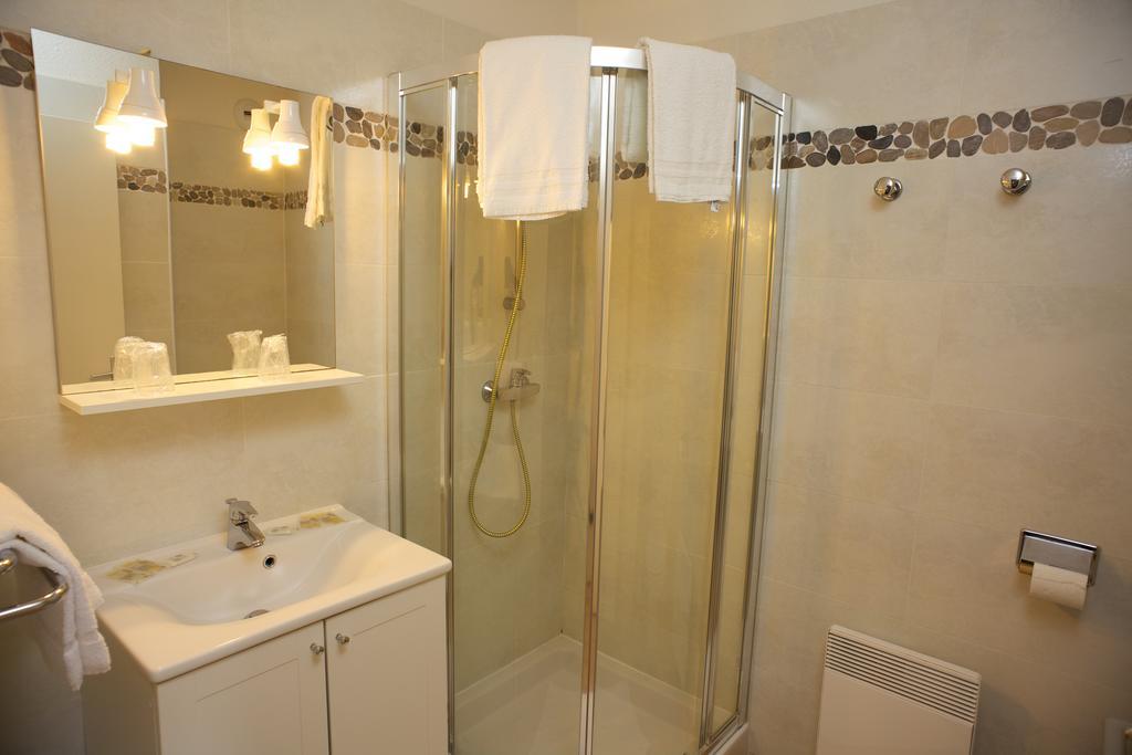 Motel Le Vieux Moulin เอลเลอรูซ ภายนอก รูปภาพ