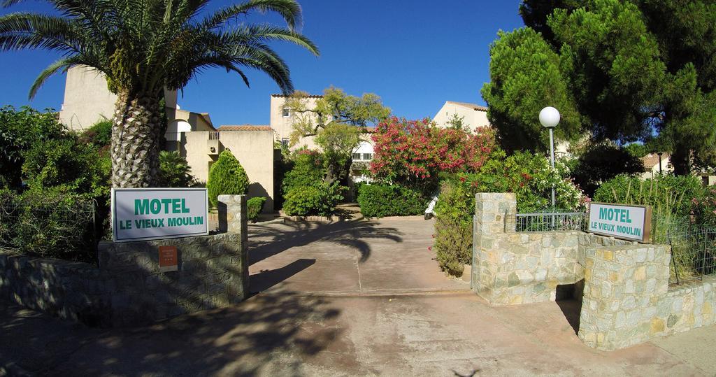 Motel Le Vieux Moulin เอลเลอรูซ ภายนอก รูปภาพ
