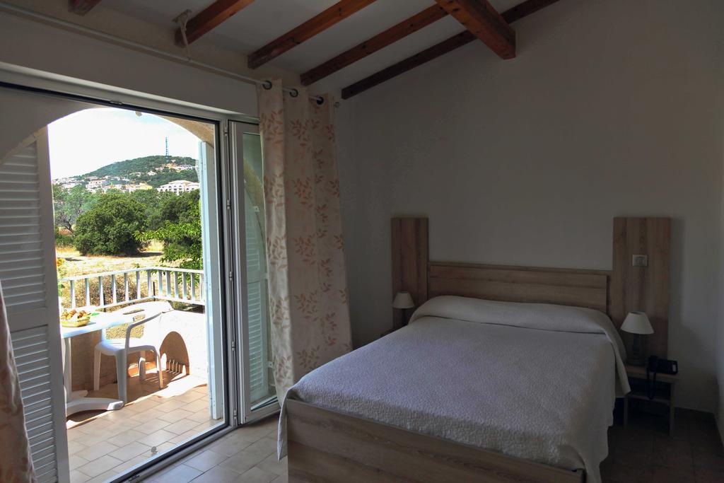 Motel Le Vieux Moulin เอลเลอรูซ ภายนอก รูปภาพ