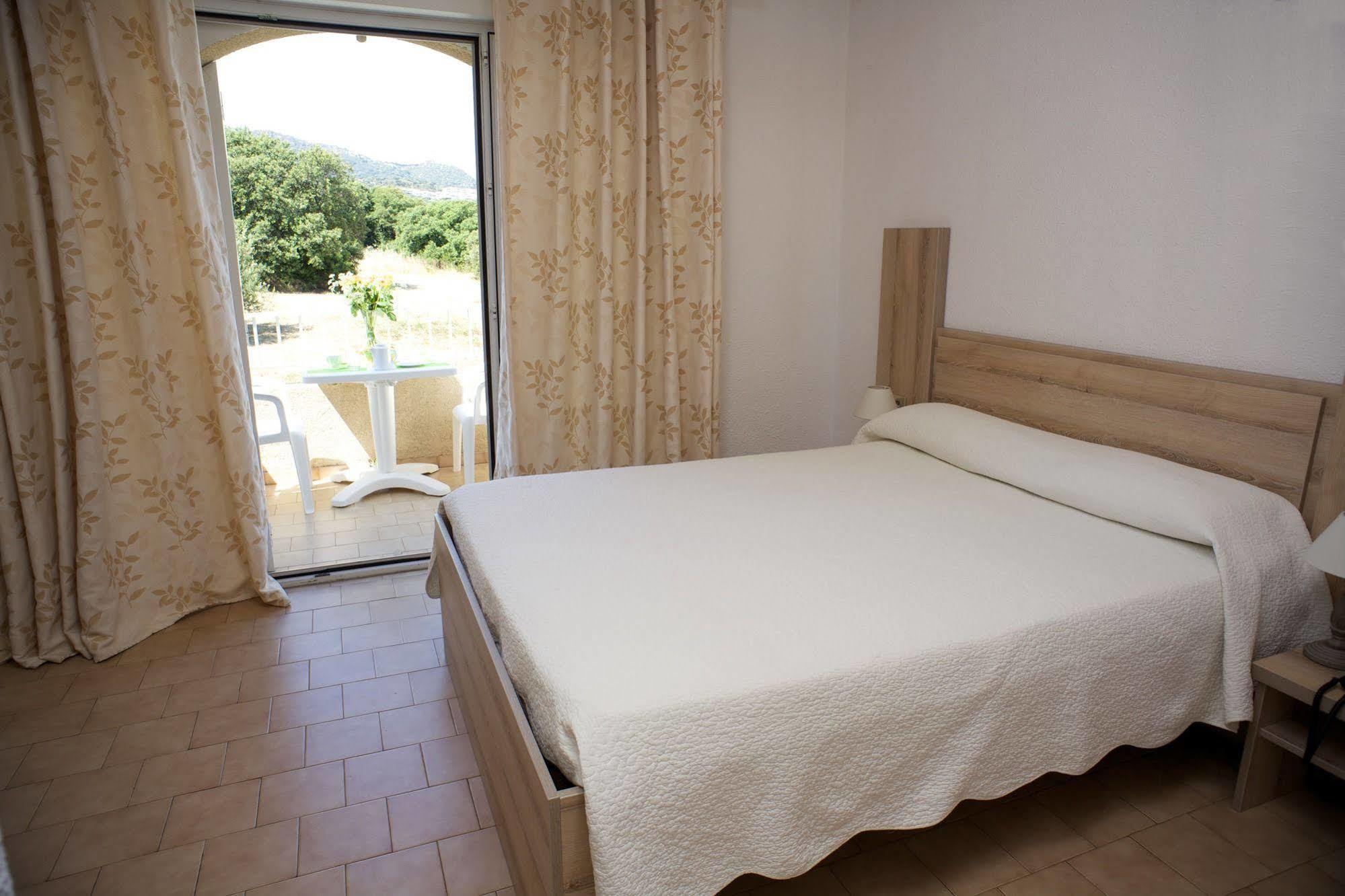 Motel Le Vieux Moulin เอลเลอรูซ ภายนอก รูปภาพ