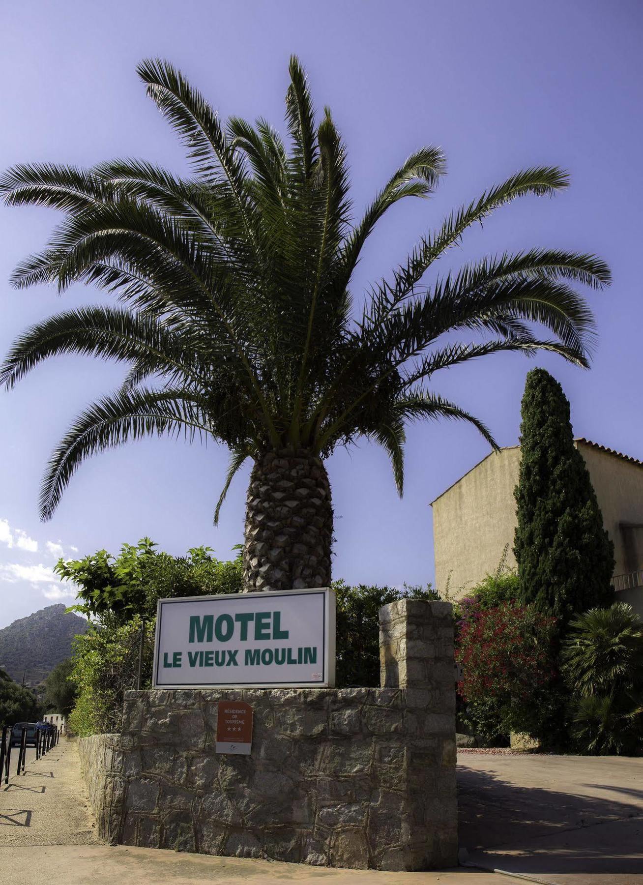 Motel Le Vieux Moulin เอลเลอรูซ ภายนอก รูปภาพ