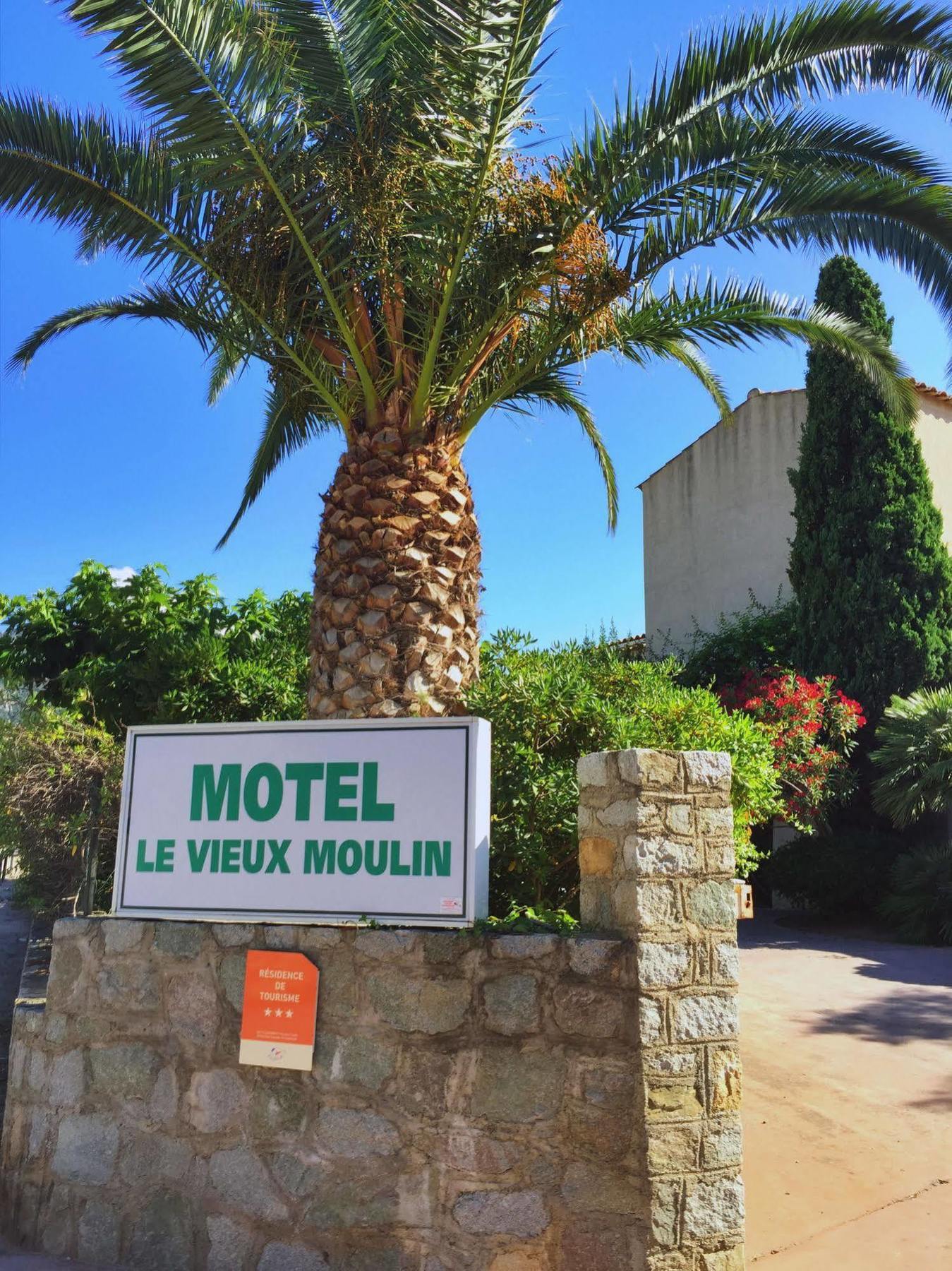 Motel Le Vieux Moulin เอลเลอรูซ ภายนอก รูปภาพ