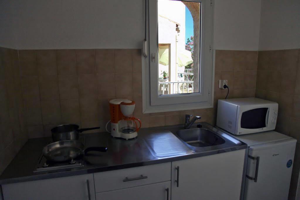 Motel Le Vieux Moulin เอลเลอรูซ ภายนอก รูปภาพ